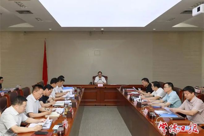 市政府召開第17次常務(wù)會議