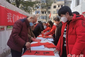 【新春走基層】常德書法名家走進(jìn)社區(qū)即席揮毫送春聯(lián)