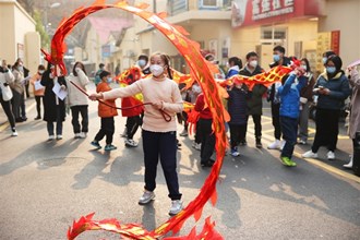 【文化】武陵區(qū)富強(qiáng)社區(qū)邀請(qǐng)小朋友舞綢龍