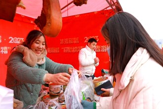 【社會(huì)】鼎城區(qū)2023年貨節(jié)暨陽(yáng)明湖“迎新納?！毙麓河螆@會(huì)啟動(dòng)