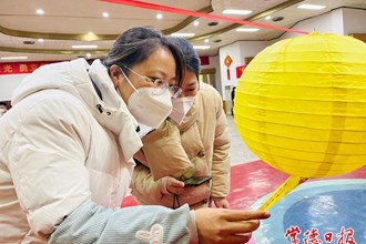 【我們的節(jié)日·元宵】扎花燈 猜燈謎……西堤社區(qū)元宵節(jié)活動(dòng)“暖暖的”