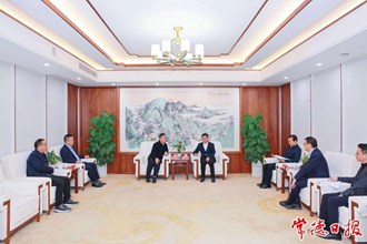 曹志強(qiáng)周振宇分別與重慶藥友制藥有限責(zé)任公司董事長(zhǎng)劉強(qiáng)一行座談 堅(jiān)定信心加快進(jìn)度 全力推進(jìn)項(xiàng)目落地見(jiàn)效