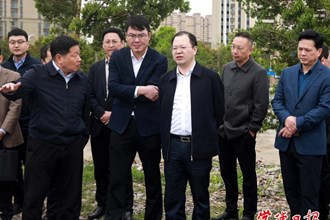 周振宇調(diào)研鐵路沿線環(huán)境整治工作