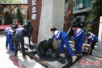 【攝影報道】少先隊員清明祭先烈