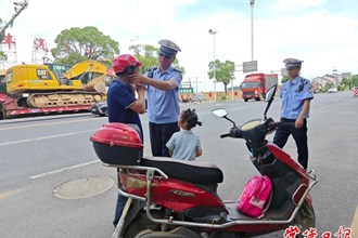 【攝影報(bào)道】西洞庭管理區(qū)對(duì)交通違法行為“整治+引導(dǎo)”雙管齊下