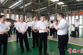 全市“創(chuàng)新突破產(chǎn)業(yè)突圍”流動現(xiàn)場會暨指揮部第二次全體會議拉開帷幕