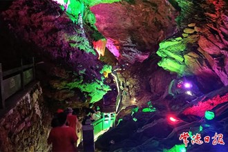 【攝影報(bào)道】夏日好去處 溶洞“避暑游”受青睞