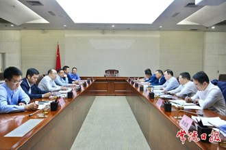 周振宇會見中聯(lián)重科董事長詹純新一行