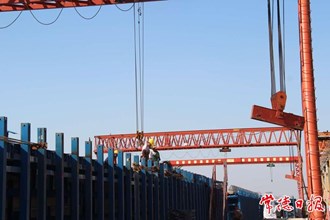 秋高氣爽好施工 高速公路建設(shè)忙