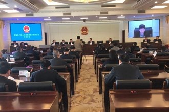 市八屆人大常委會舉行第十四次會議