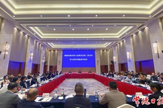 政協(xié)委員分組協(xié)商討論政府工作報告和其他報告