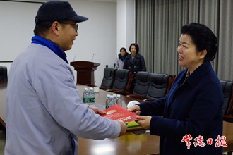 市領(lǐng)導(dǎo)走訪慰問高級(jí)技能人才