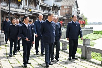 從總書(shū)記走進(jìn)的這條街，感受沅江畔城市文脈