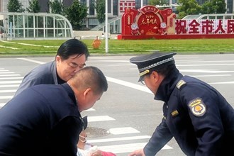 海報(bào)｜五一我在崗 常德城管人用堅(jiān)守詮釋“勞動(dòng)最光榮”