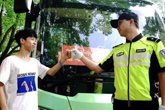 【發(fā)現(xiàn)常德之美·紅綠燈下的守護(hù)】第17期 護(hù)航高考 交警同行