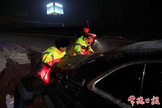 【社會】常德市交通運(yùn)輸局深夜戰(zhàn)風(fēng)雪