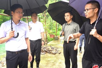 曹志強(qiáng)在桃源縣檢查指導(dǎo)防汛救災(zāi)工作