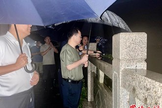 周振宇暗訪督導堤垸防汛值班值守工作