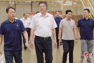 羅毅君調(diào)研煙草產(chǎn)業(yè)發(fā)展