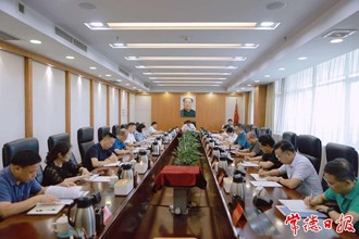 市委書記專題會議聽取八屆市委政法領(lǐng)域?qū)ｍ椦膊烨闆r匯報