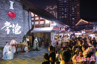 【文旅】常德河街掀起國風(fēng)民樂巡游熱潮 市民游客收獲特別驚喜