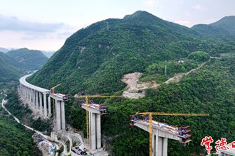 【社會】爐慈高速公路甘溝河特大橋合龍