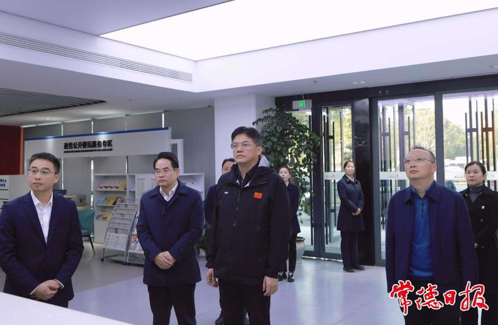 羅毅君在漢壽縣政務中心調研