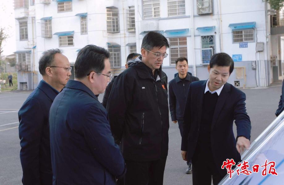 羅毅君在漢壽縣南星路老舊改片區(qū)調研