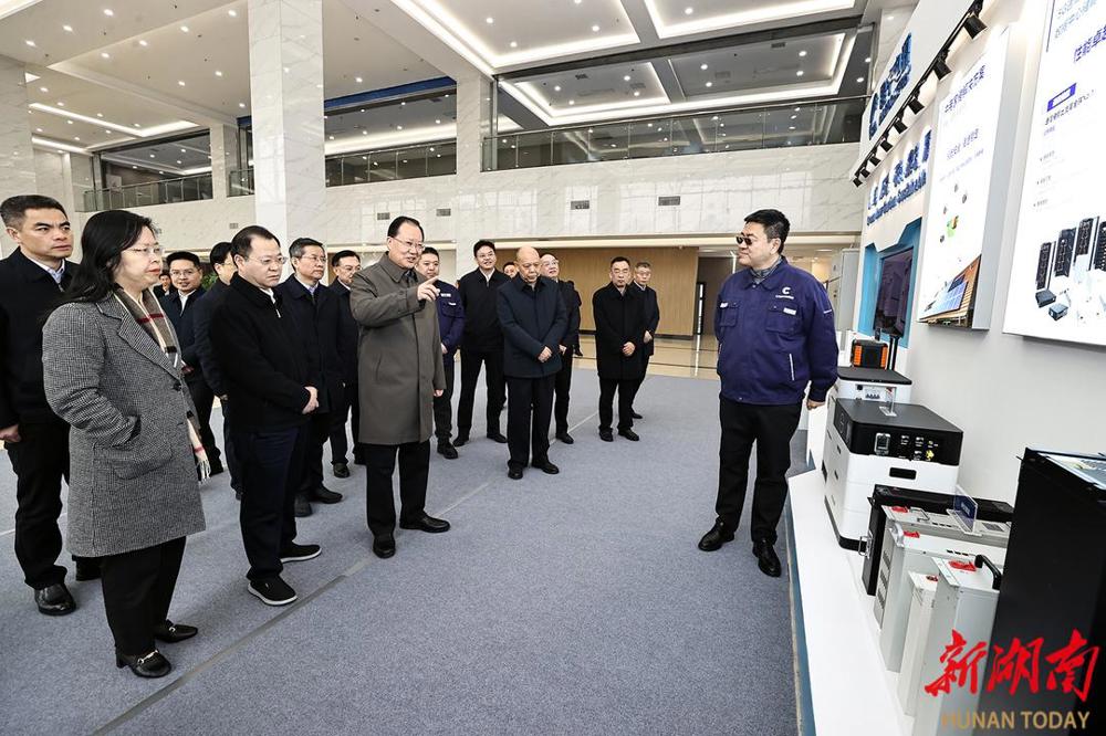 毛偉明在昆宇電源了解企業(yè)經(jīng)營和安全生產(chǎn)情況