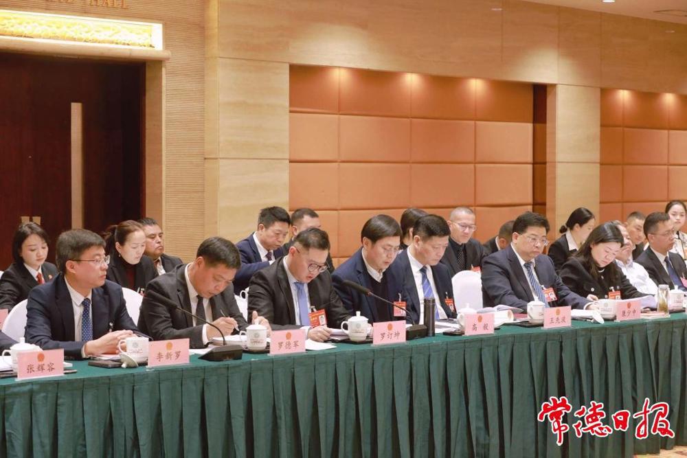 審議現(xiàn)場(chǎng)