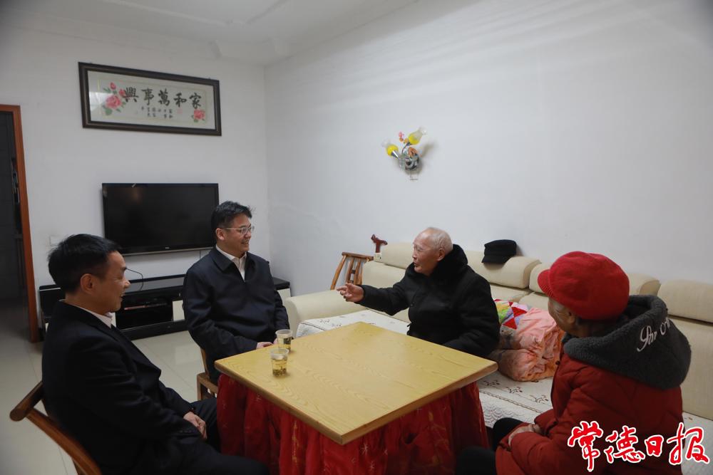 市委書記羅毅君看望慰問優(yōu)撫對象胡漢全