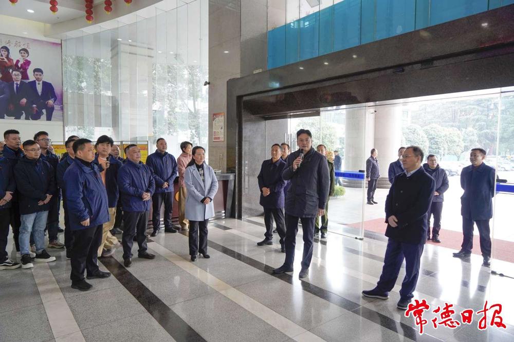 市委書記羅毅君，市委副書記、市長周振宇在市融媒體中心（籌）走訪慰問