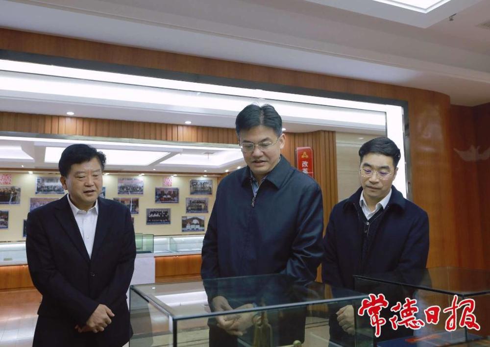 市委書記羅毅君在中國(guó)人民銀行常德市分行調(diào)研