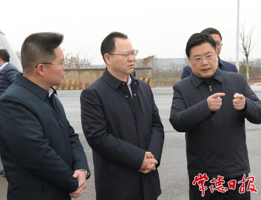 周振宇（中）調研化工園區(qū)污水處理廠項目