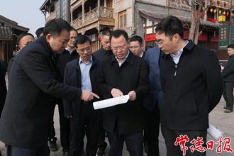 周振宇調(diào)研常德河街建設(shè)提質(zhì)工作