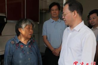 周振宇前往武陵區(qū)蘆荻山鄉(xiāng)和常德市民之家調(diào)研時(shí)強(qiáng)調(diào)：切實(shí)提升民生保障水平與政府辦公效能