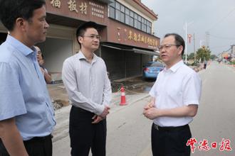 周振宇在武陵區(qū)蘆荻山鄉(xiāng)調(diào)研督導(dǎo)時(shí)強(qiáng)調(diào)：全力以赴推進(jìn)居民用水管網(wǎng)改造