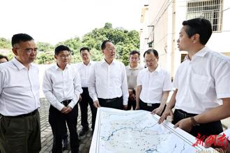 毛偉明赴常德檢查防汛抗災(zāi)并慰問(wèn)受災(zāi)群眾