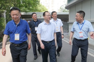 周振宇帶隊(duì)巡視檢查高考考務(wù)工作