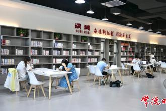 【文化】“充電”避暑兩不誤 常德城市書房人氣旺