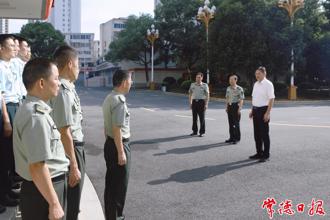 羅毅君帶隊(duì)開展“八一”前走訪慰問、防暑保安康“送清涼”活動(dòng)