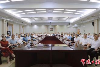 常德市委機關黨員干部集中收看紀念中國人民抗日戰(zhàn)爭暨世界反法西斯戰(zhàn)爭勝利80周年大會直播 周振宇參加收看