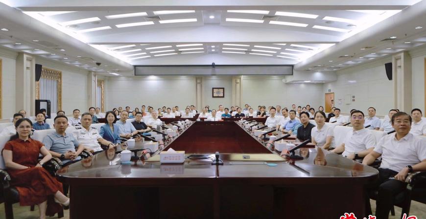 常德市委機(jī)關(guān)黨員干部集中收看紀(jì)念中國(guó)人民抗日戰(zhàn)爭(zhēng)暨世界反法西斯戰(zhàn)爭(zhēng)勝利80周年大會(huì)直播 周振宇參加收看