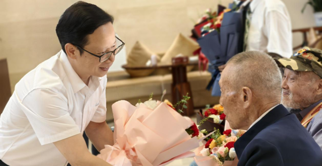 湖南省退役軍人事務(wù)廳看望參加抗戰(zhàn)勝利80周年紀(jì)念活動代表