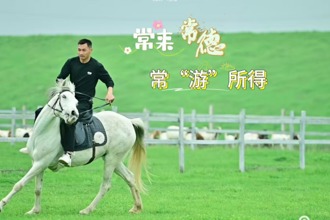 【常來(lái)常德 ?！坝巍彼谩拷蚴写箨P(guān)山，草原與星空的邂逅