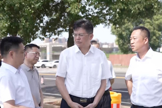 羅毅君在西洞庭管理區(qū)、西湖管理區(qū)調(diào)研產(chǎn)業(yè)發(fā)展、鄉(xiāng)村振興等工作